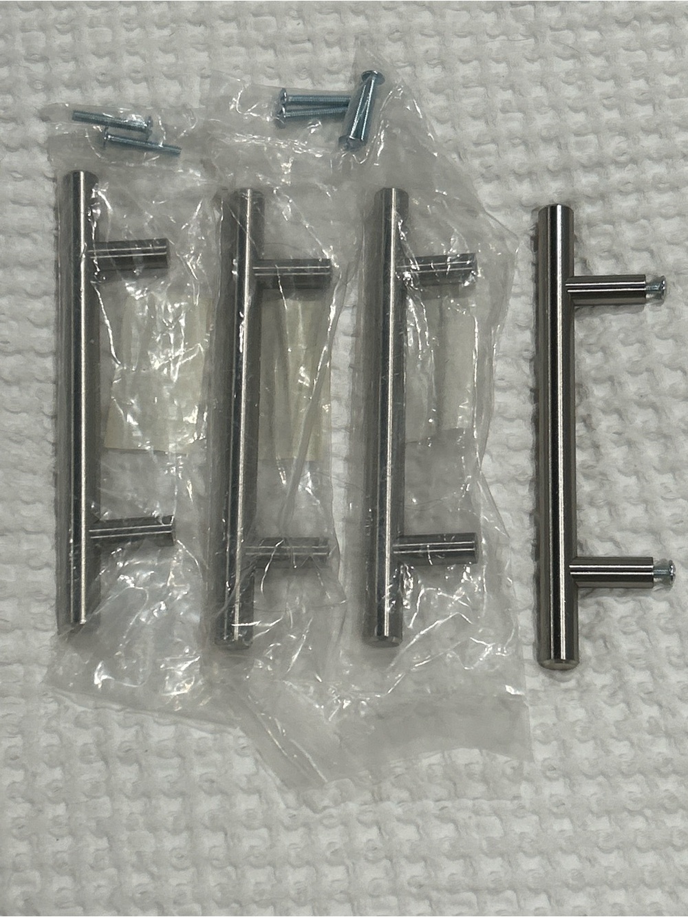 Kitchen cabinet bar pull label